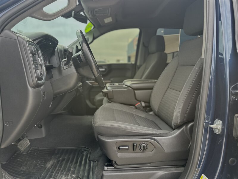 2020 Chevrolet Silverado 1500 LT photo 2