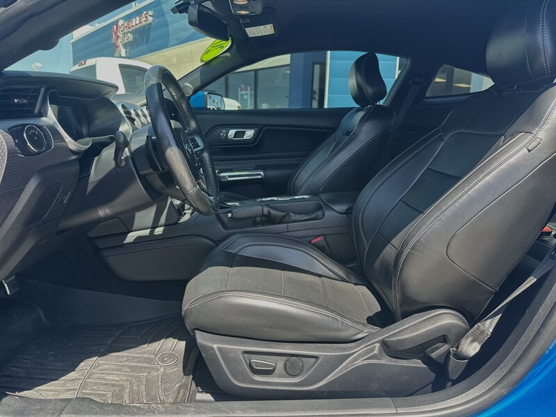 2020 Ford Mustang GT Premium photo 3
