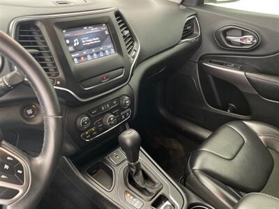 2019 Jeep Cherokee Latitude Plus   - Photo 8 - Yuma, AZ 85364