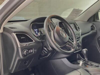 2019 Jeep Cherokee Latitude Plus - Photo 2 - Yuma, AZ 85364