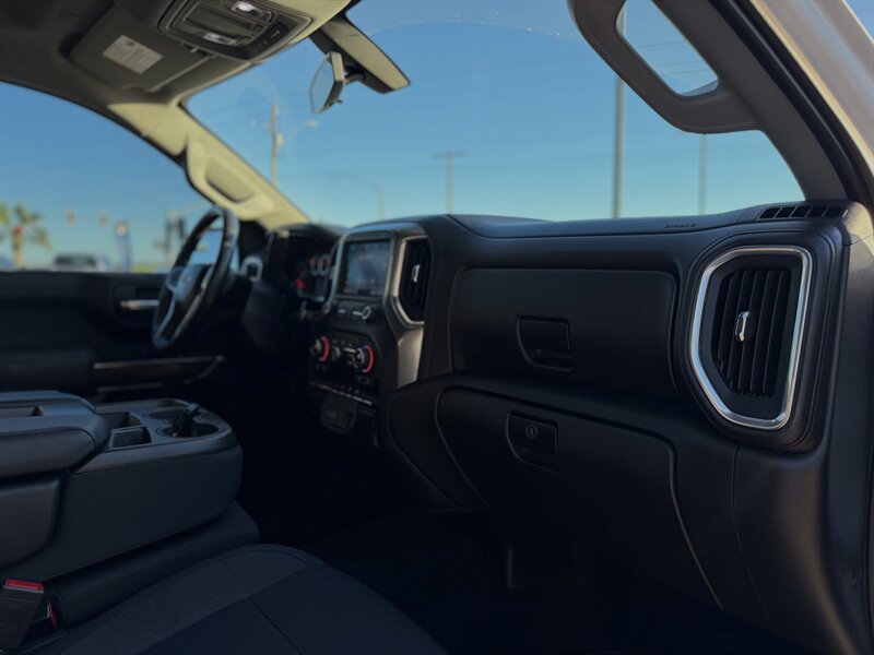 2021 Chevrolet Silverado 1500 LT photo 3