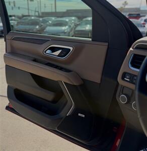 2021 Chevrolet Suburban Premier   - Photo 14 - Yuma, AZ 85364