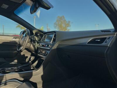 2019 Hyundai SONATA Limited 2.0T   - Photo 5 - Somerton, AZ 85350