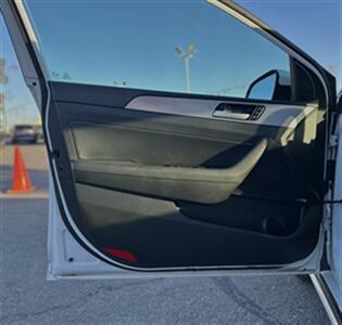 2019 Hyundai SONATA Limited 2.0T   - Photo 6 - Somerton, AZ 85350
