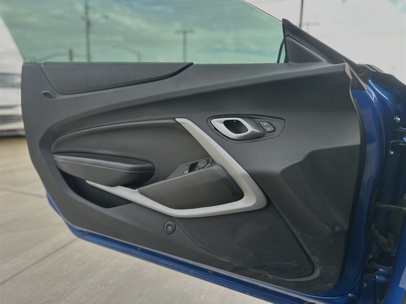 2018 Chevrolet Camaro 1LS 1LT photo 4