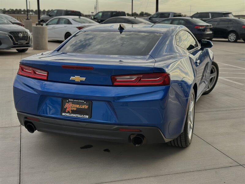 2018 Chevrolet Camaro 1LS 1LT photo 3