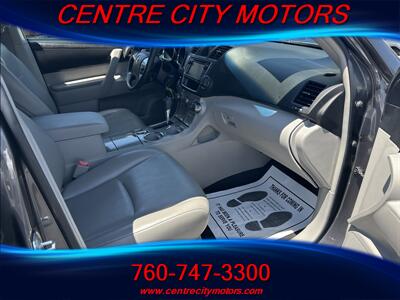 2013 Toyota Highlander Plus   - Photo 10 - Escondido, CA 92025
