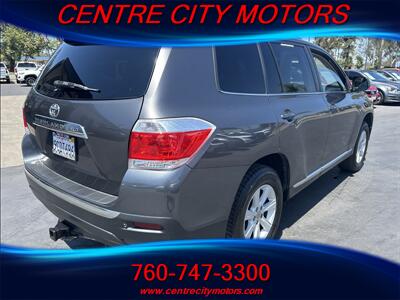 2013 Toyota Highlander Plus   - Photo 4 - Escondido, CA 92025