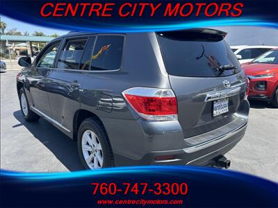 2013 Toyota Highlander Plus   - Photo 5 - Escondido, CA 92025