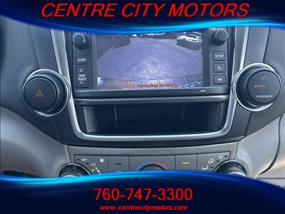 2013 Toyota Highlander Plus   - Photo 13 - Escondido, CA 92025
