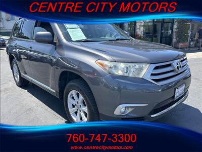 2013 Toyota Highlander Plus   - Photo 2 - Escondido, CA 92025