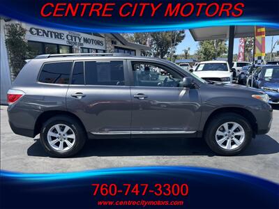 2013 Toyota Highlander Plus   - Photo 3 - Escondido, CA 92025