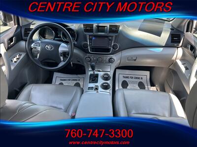 2013 Toyota Highlander Plus   - Photo 9 - Escondido, CA 92025