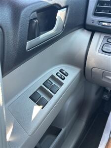 2013 Toyota Highlander Plus   - Photo 17 - Escondido, CA 92025
