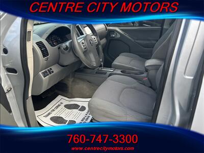2017 Nissan Frontier SV  Crew Cab - Photo 6 - Escondido, CA 92025