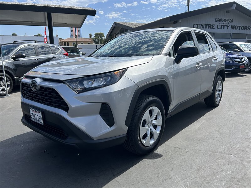 2022 Toyota RAV4 LE  