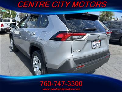 2022 Toyota RAV4 LE   - Photo 5 - Escondido, CA 92025