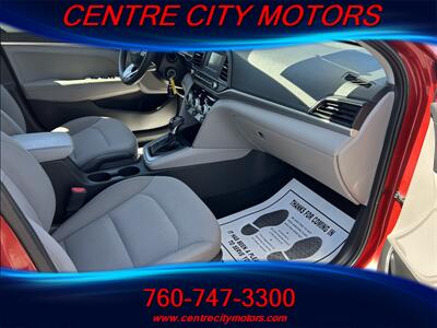 2019 Hyundai Elantra SE   - Photo 9 - Escondido, CA 92025