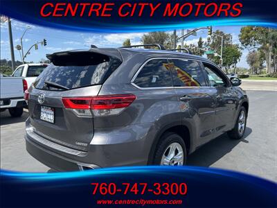 2018 Toyota Highlander Limited   - Photo 4 - Escondido, CA 92025