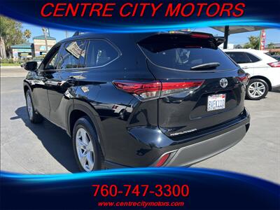 2021 Toyota Highlander LE   - Photo 5 - Escondido, CA 92025