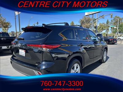 2021 Toyota Highlander LE   - Photo 4 - Escondido, CA 92025