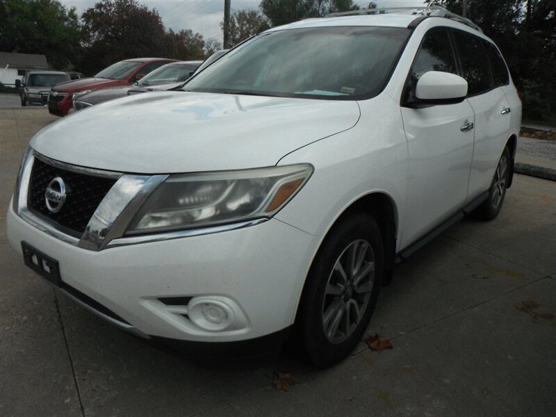 2013 Nissan Pathfinder SV  