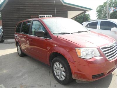 2009 Chrysler Town & Country LX   - Photo 2 - Horton, KS 66439