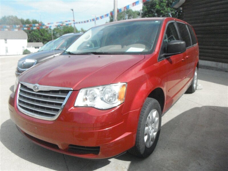 2009 Chrysler Town & Country LX - Photo 1 - Horton, KS 66439