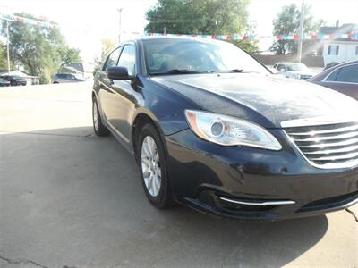 2011 Chrysler 200 Touring   - Photo 2 - Horton, KS 66439
