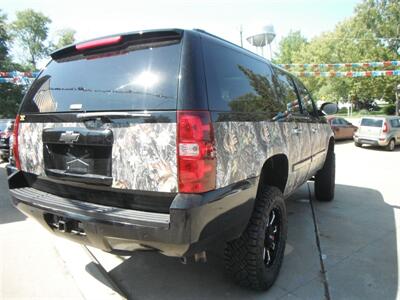 2008 Chevrolet Suburban LTZ   - Photo 3 - Horton, KS 66439