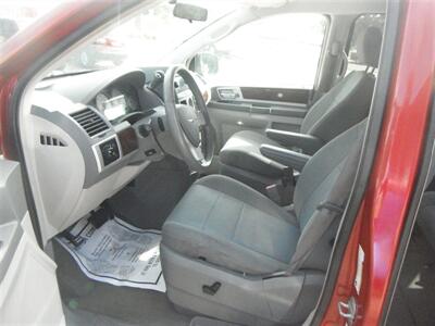 2010 Chrysler Town & Country Touring   - Photo 7 - Horton, KS 66439