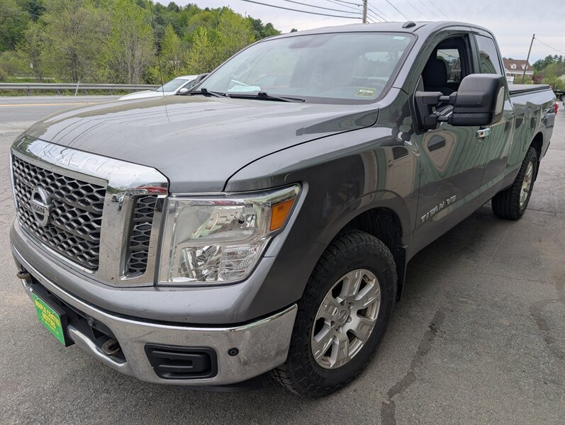 2018 Nissan Titan SV   - Photo 1 - St. Johnsbury, VT 05819