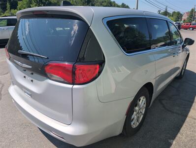 2024 Chrysler Voyager LX - Photo 3 - St. Johnsbury, VT 05819