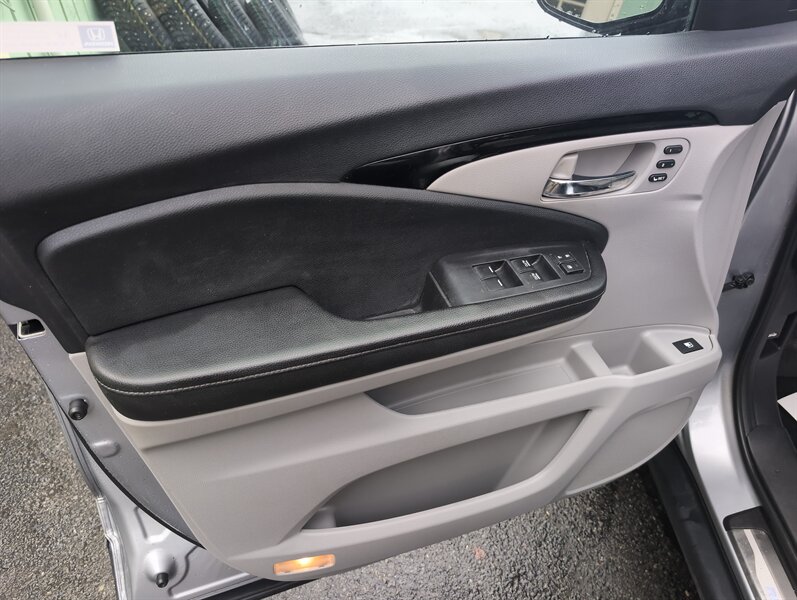 2019 Honda Ridgeline RTL-E photo 4