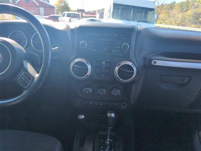 2017 Jeep Wrangler Unlimited Sahara   - Photo 20 - St. Johnsbury, VT 05819