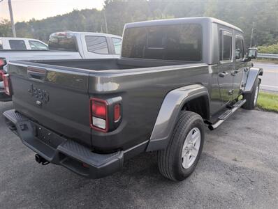 2022 Jeep Gladiator Sport - Photo 3 - St. Johnsbury, VT 05819