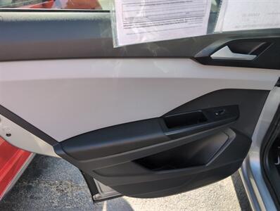 2023 Volkswagen Taos SE 4Motion - Photo 9 - St. Johnsbury, VT 05819