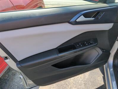 2023 Volkswagen Taos SE 4Motion - Photo 5 - St. Johnsbury, VT 05819