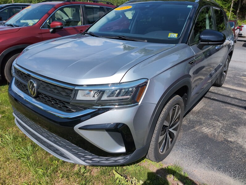 2023 Volkswagen Taos SE 4Motion   - Photo 1 - St. Johnsbury, VT 05819