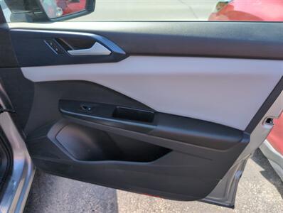 2023 Volkswagen Taos SE 4Motion - Photo 15 - St. Johnsbury, VT 05819