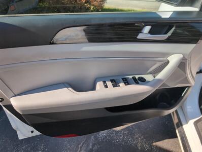 2017 Hyundai SONATA Sport   - Photo 5 - St. Johnsbury, VT 05819