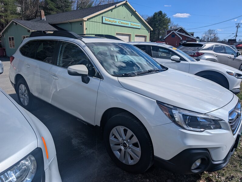 2019 Subaru Outback 2.5i Premium   - Photo 1 - St. Johnsbury, VT 05819