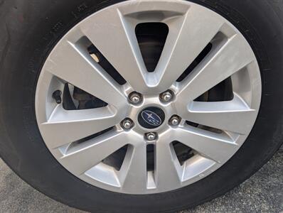 2019 Subaru Outback 2.5i Premium   - Photo 9 - St. Johnsbury, VT 05819