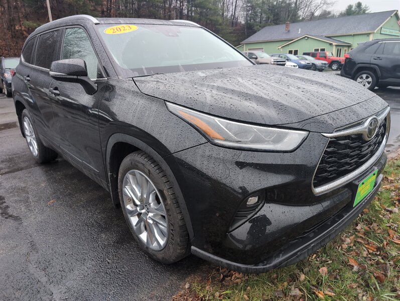 2023 Toyota Highlander Limited photo 3