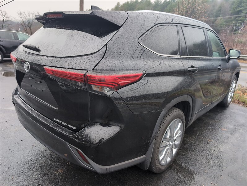 2023 Toyota Highlander Limited photo 2