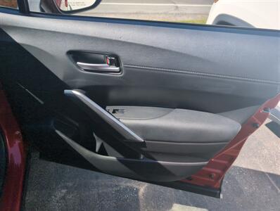 2023 Toyota Corolla Cross XLE   - Photo 15 - St. Johnsbury, VT 05819