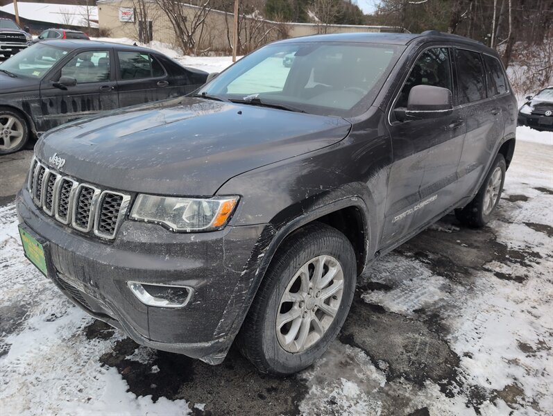 2021 Jeep Grand Cherokee Laredo E's photo
