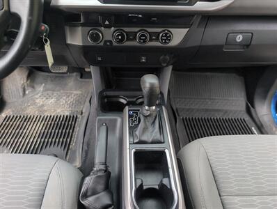 2017 Toyota Tacoma SR5 V6   - Photo 31 - St. Johnsbury, VT 05819