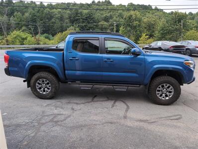 2017 Toyota Tacoma SR5 V6   - Photo 10 - St. Johnsbury, VT 05819