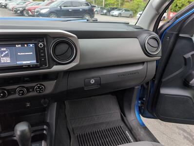 2017 Toyota Tacoma SR5 V6   - Photo 30 - St. Johnsbury, VT 05819